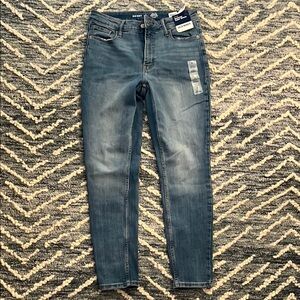 OLD NAVY ROCKSTAR SUPER SKINNY 8 short, BNWT Jeans